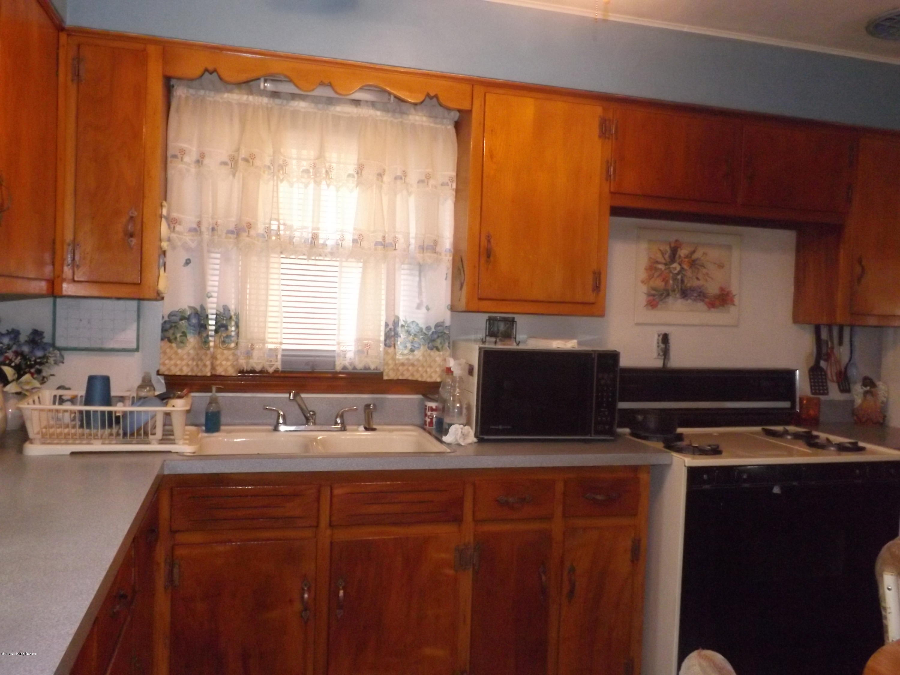 3512 Janell Road Louisville, KY 40216 - Photo 9 of 28 DSCF4700