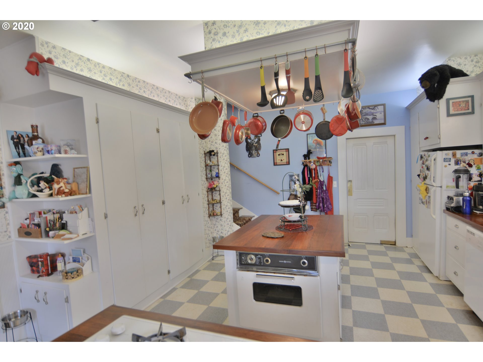 18 South Collier Street Coquille, OR 97423 - Photo 10 of 21