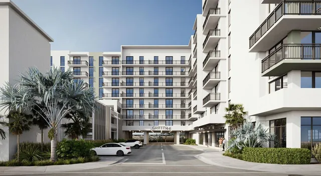 $2,896 | 4465 Griffin Road, Unit B6, Davie, FL 33314