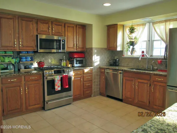 $700,000 | 407 Church Street, Middletown, NJ 07718