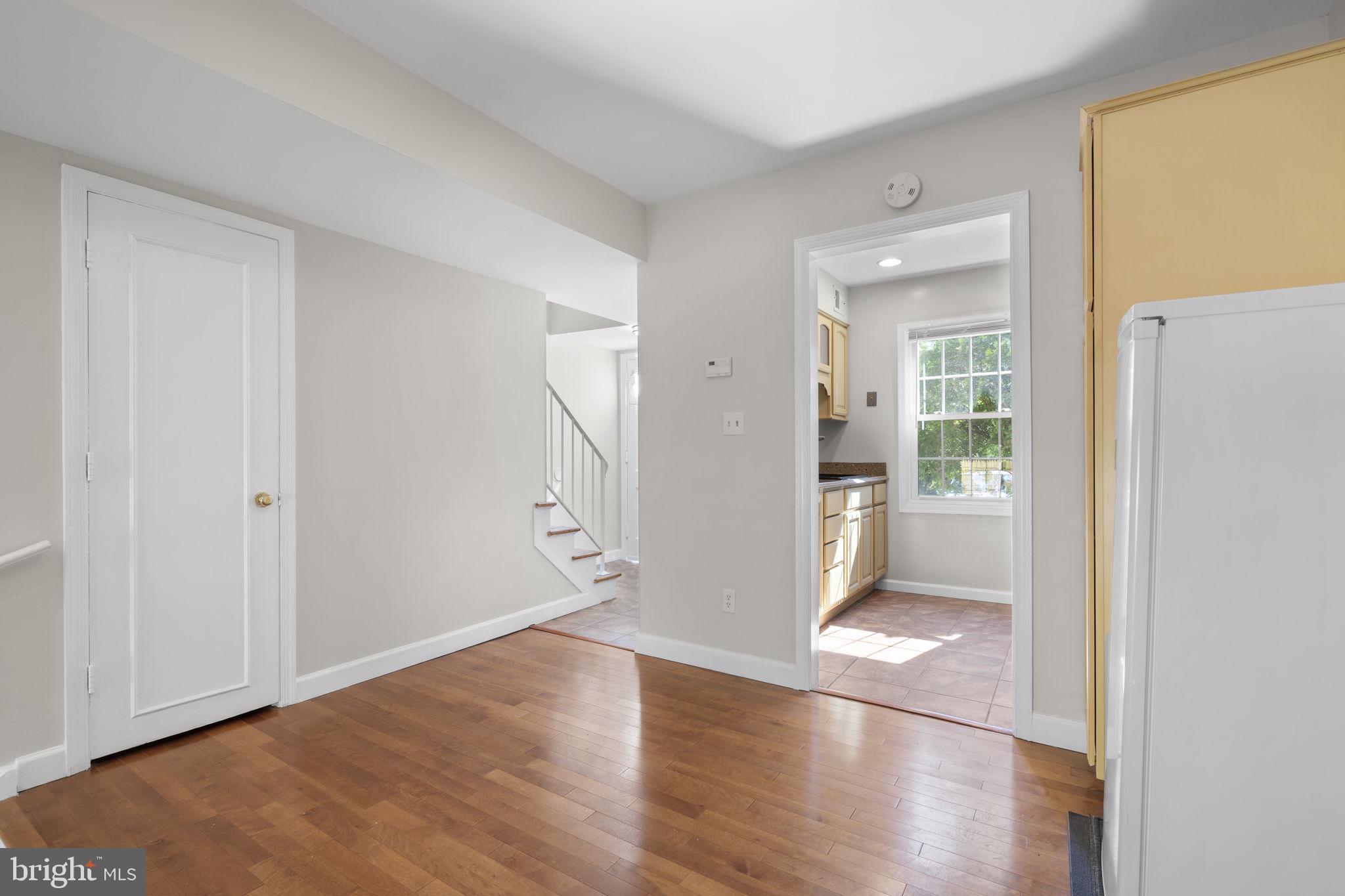 8221 Tory Road, Unit 150 Springfield, VA 22152 - Photo 10 of 36 Bright and inviting entryway space.