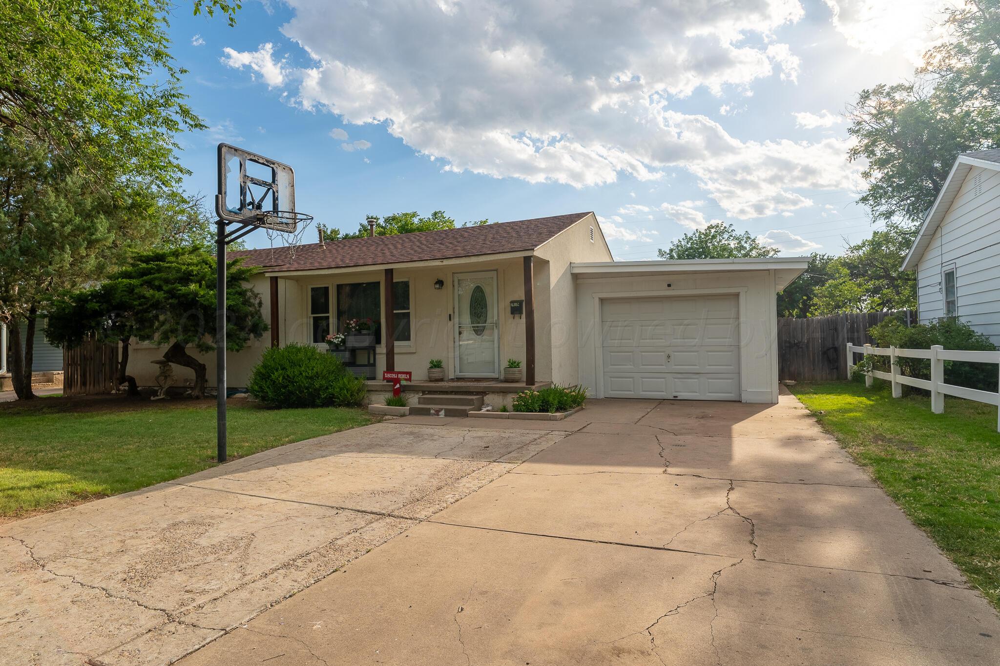 4302 Parker Street Amarillo, TX 79110 - Photo 3 of 25 Front of House view 3