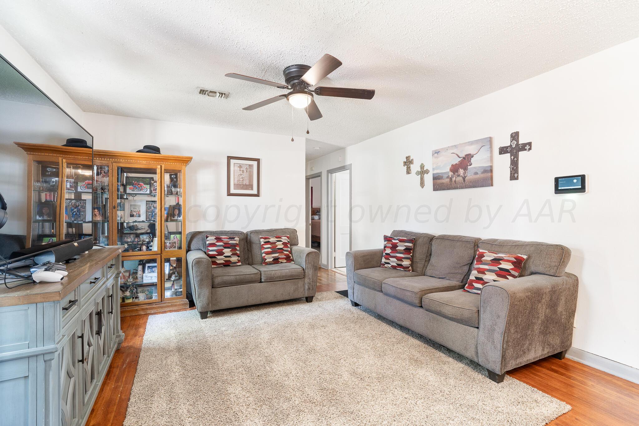 4302 Parker Street Amarillo, TX 79110 - Photo 5 of 25 Living Area