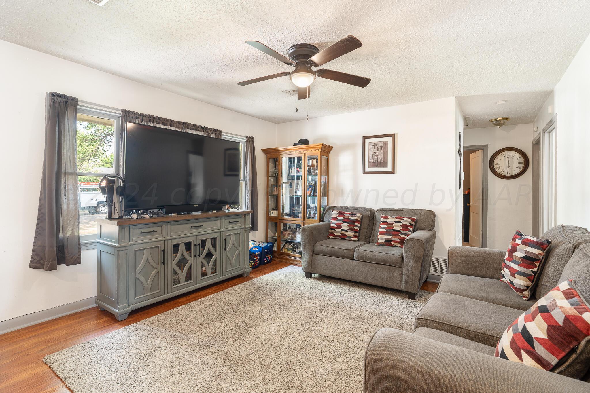 4302 Parker Street Amarillo, TX 79110 - Photo 6 of 25 Living Area view 2