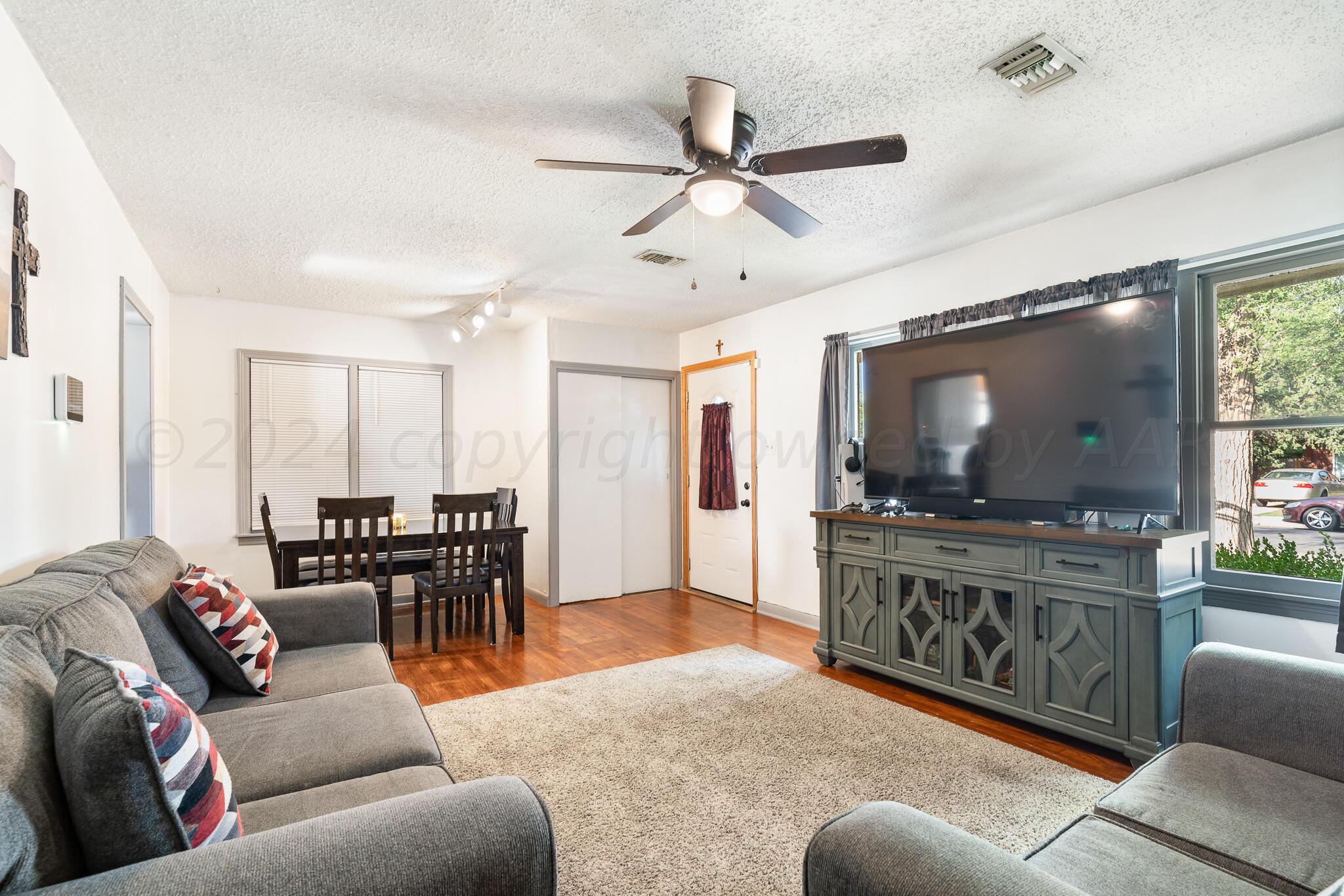 4302 Parker Street Amarillo, TX 79110 - Photo 7 of 25 Living Area view 3