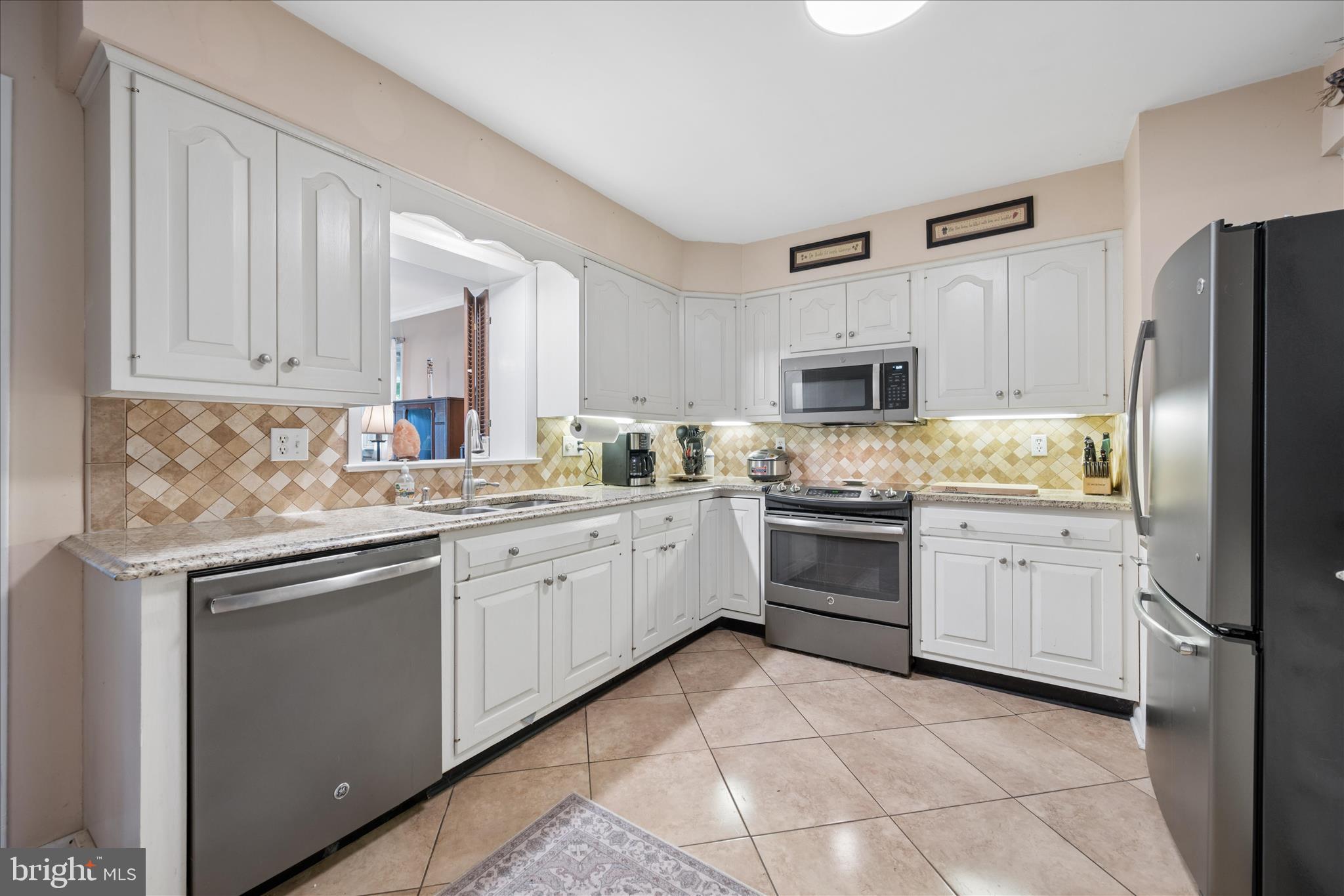 17223 Clover Leaf Road Hagerstown, MD 21740 - Photo 12 of 59 Kitchen