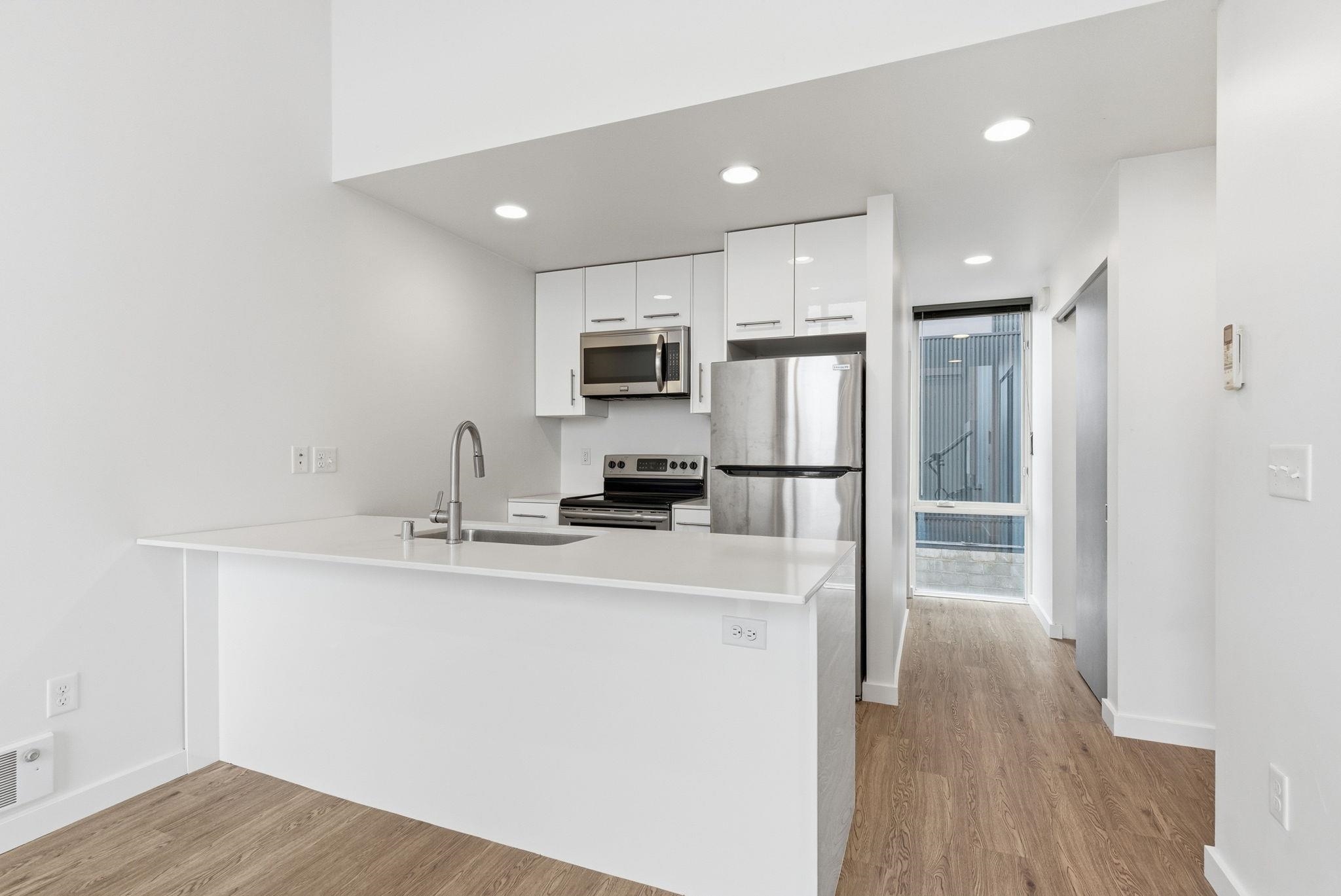 904 East Indiana Avenue Spokane, WA 99207 - Photo 12 of 32