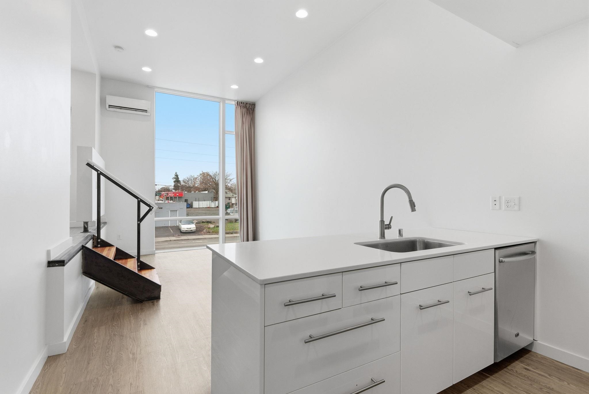 904 East Indiana Avenue Spokane, WA 99207 - Photo 6 of 32