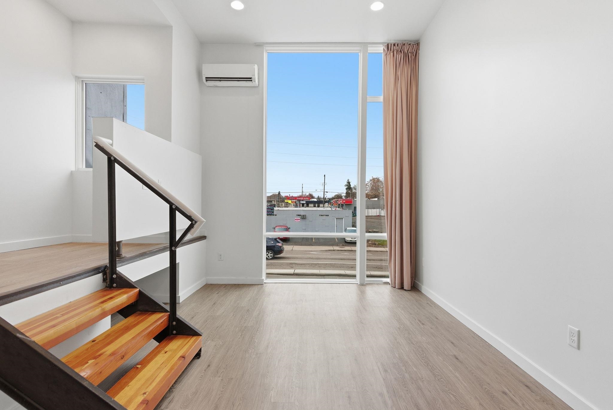 904 East Indiana Avenue Spokane, WA 99207 - Photo 8 of 32