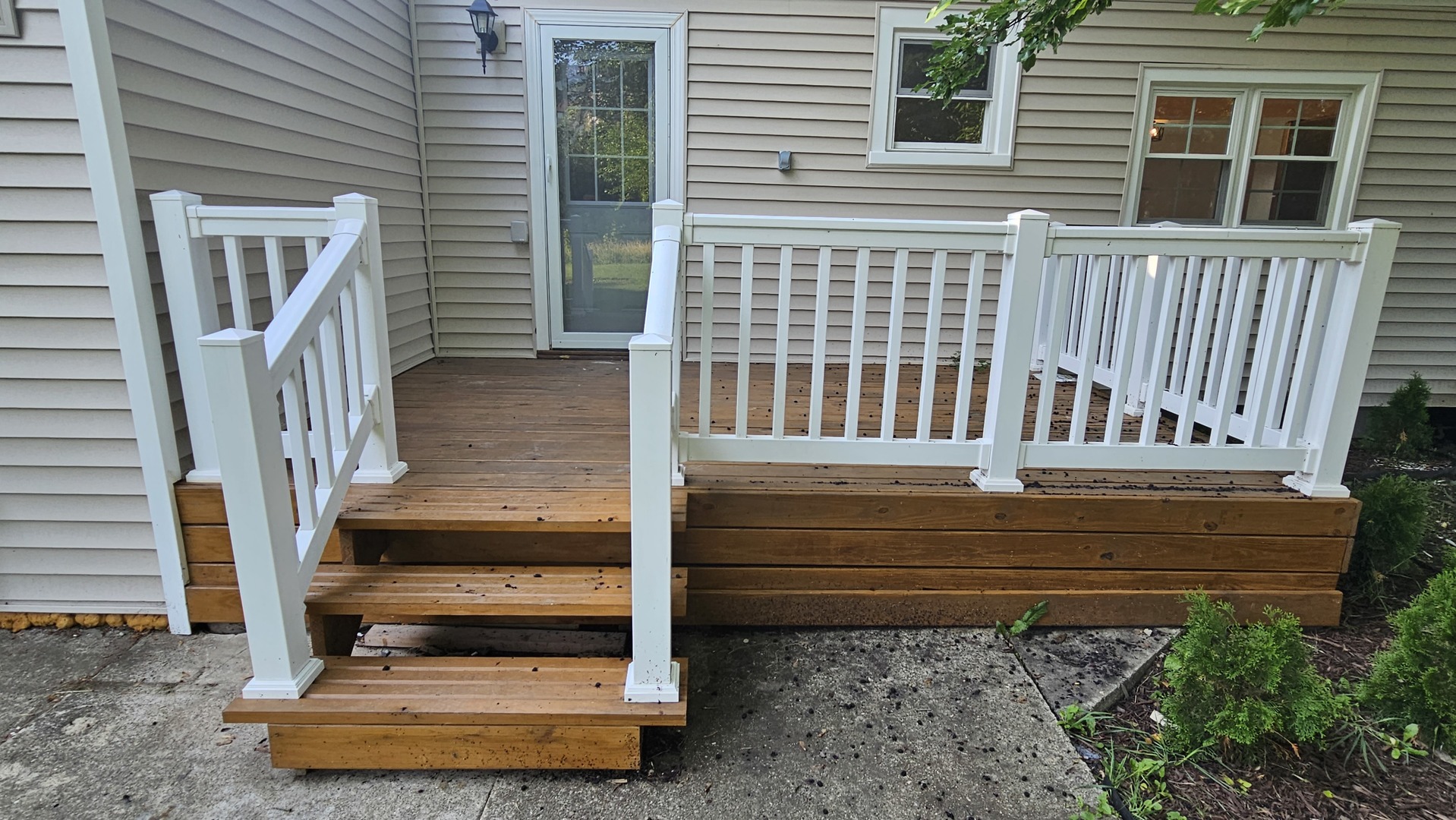 7233 West 85th Street Bridgeview, IL 60455 - Photo 14 of 15 a view of a stairs of the house with wooden floor and fence