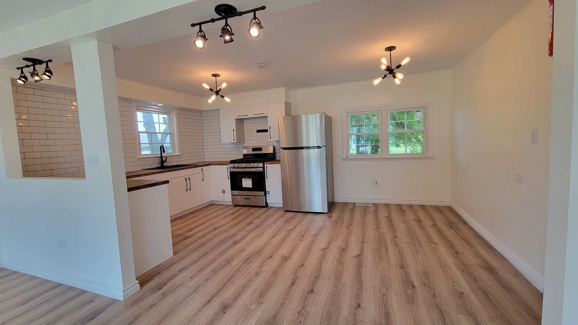 7233 West 85th Street Bridgeview, IL 60455 - Photo 4 of 15 wooden floor in an empty room with a window