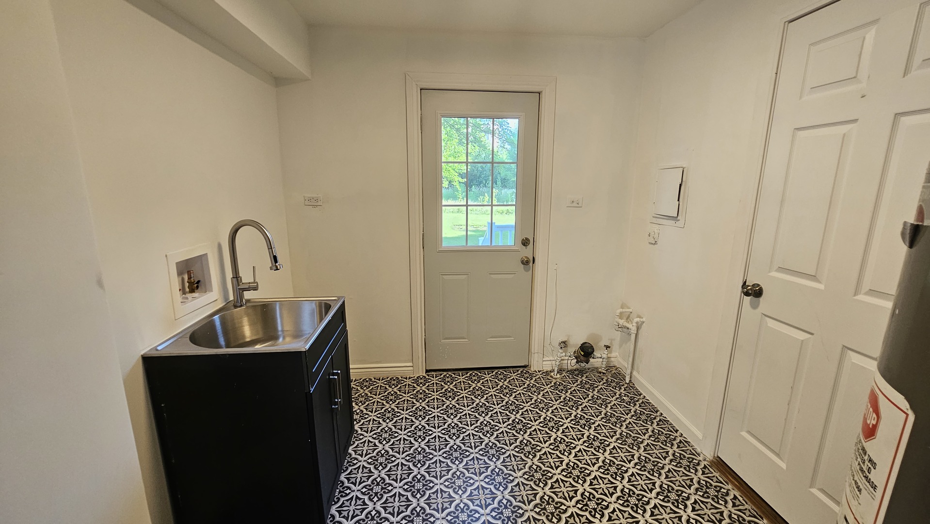 7233 West 85th Street Bridgeview, IL 60455 - Photo 8 of 15 a bathroom with a sink and a mirror