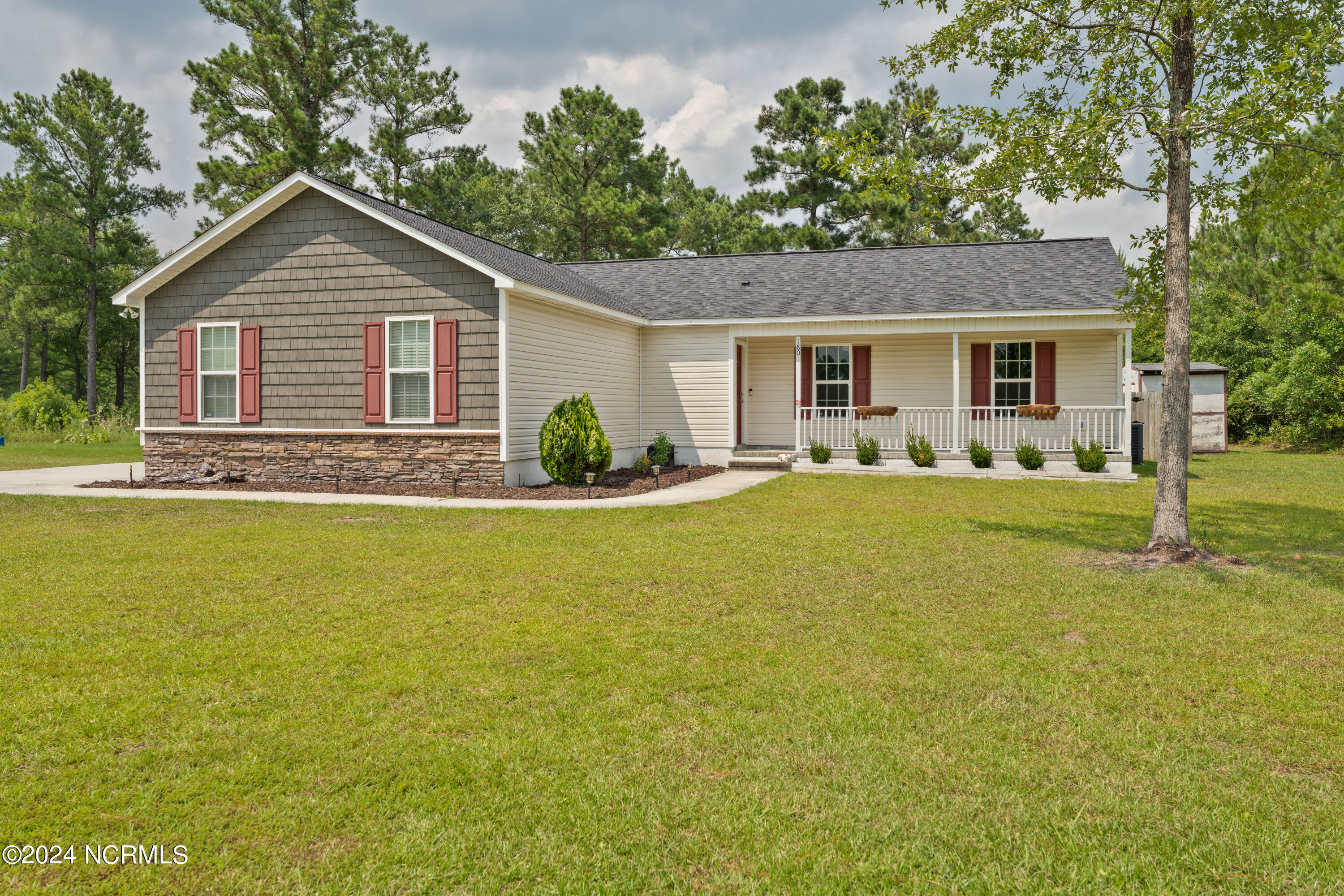 180 King Road Jacksonville, NC 28540 - Photo 2 of 39 180 King Road-2