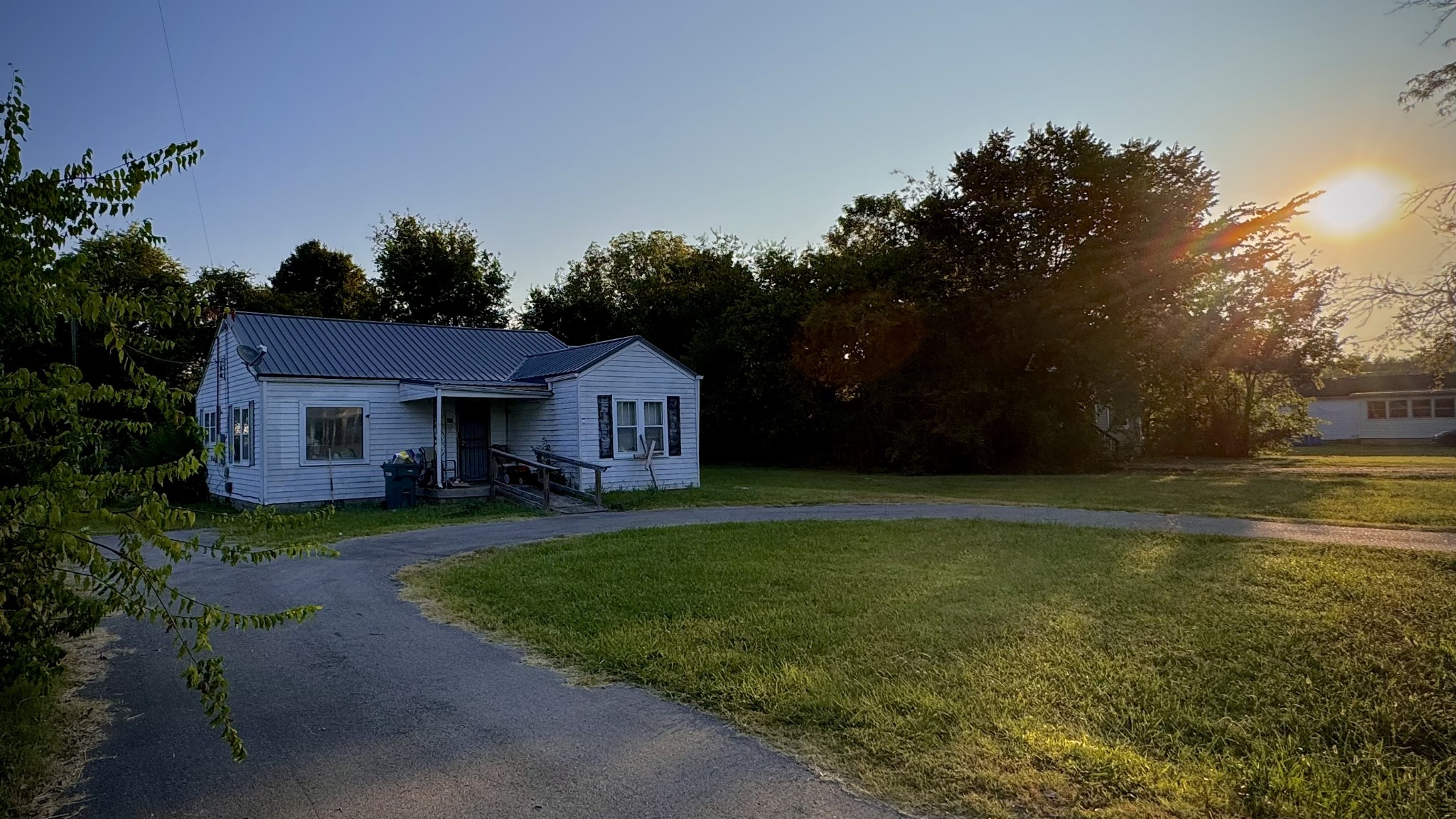 905 Hickory Ridge Road Lebanon, TN 37087 - Photo 6 of 9 a front view of a house with garden