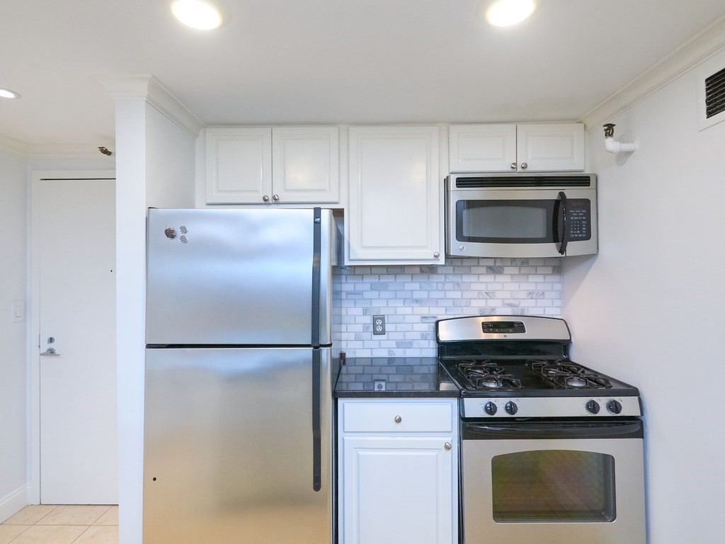42 8th Street, Unit 5521 Boston, MA 02129 - Photo 9 of 25 a kitchen with a stove microwave and refrigerator