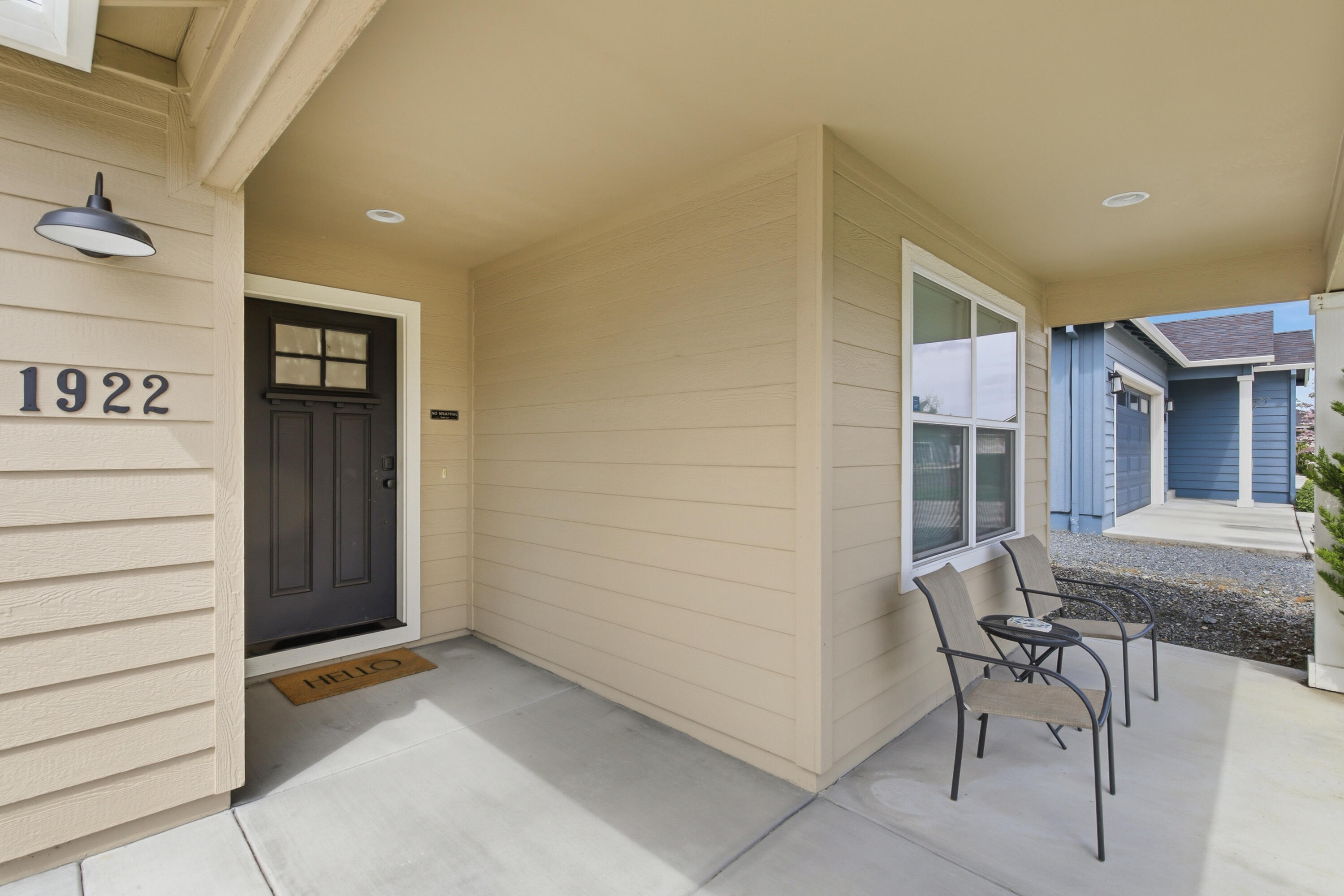 1922 Modena Lane Medford, OR 97501 - Photo 3 of 24