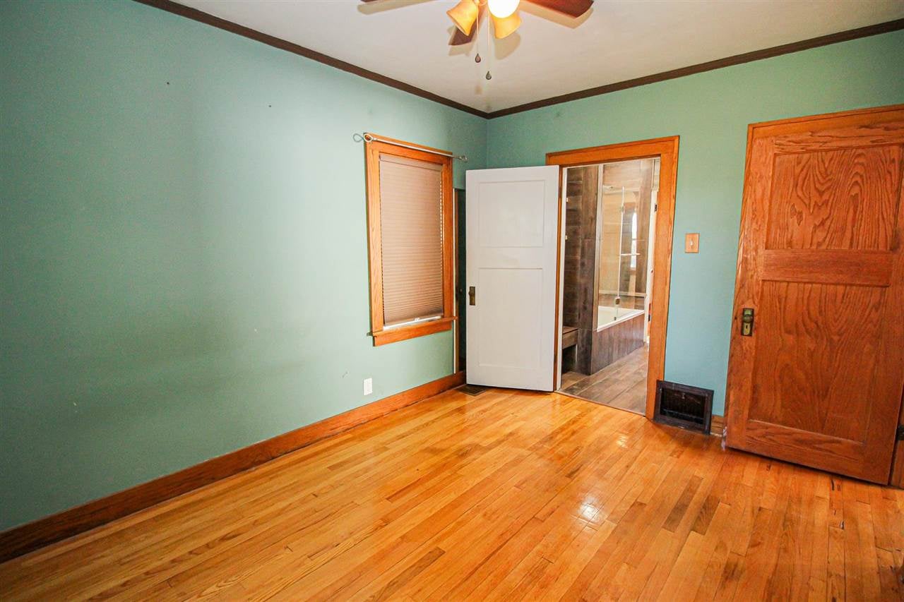 866 Oakland Road Northeast Cedar Rapids, IA 52402 - Photo 18 of 30 Gallery Image 18