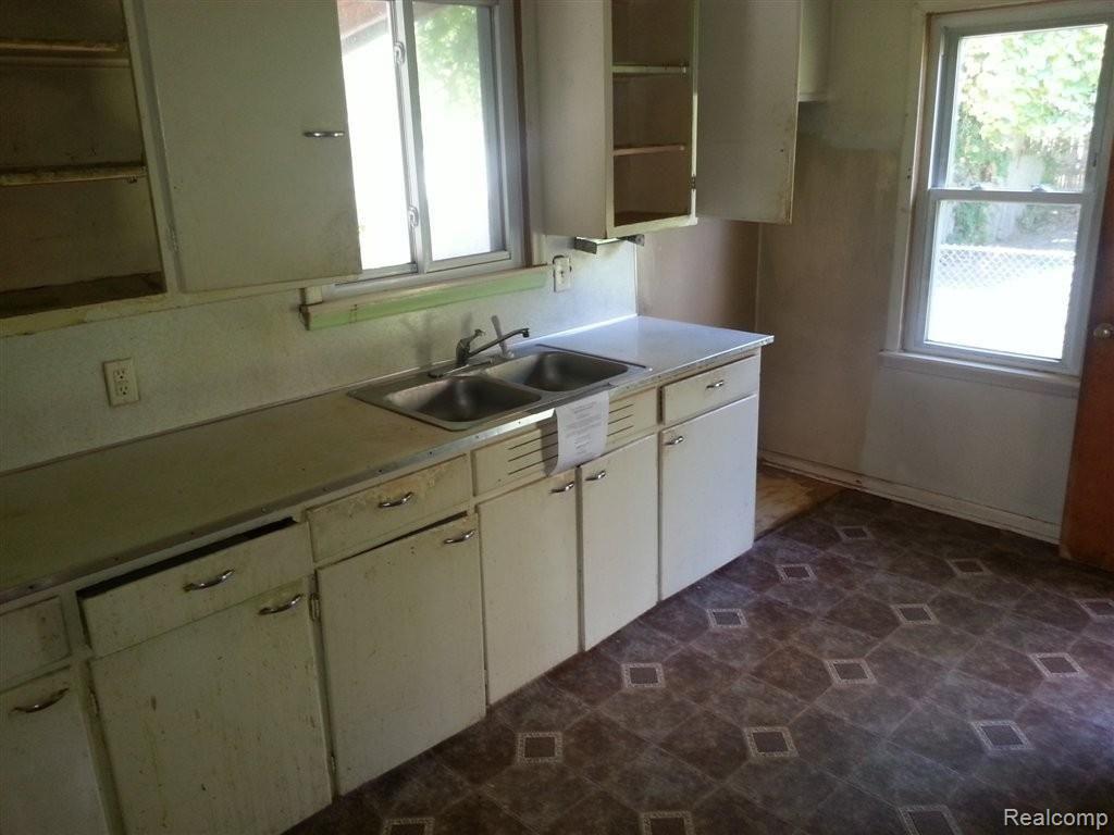 97 Mohawk Road Pontiac, MI 48341 - Photo 5 of 5 007.jpg