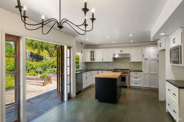 $949,000 | 3337 Kensington Circle, Napa, CA 94558