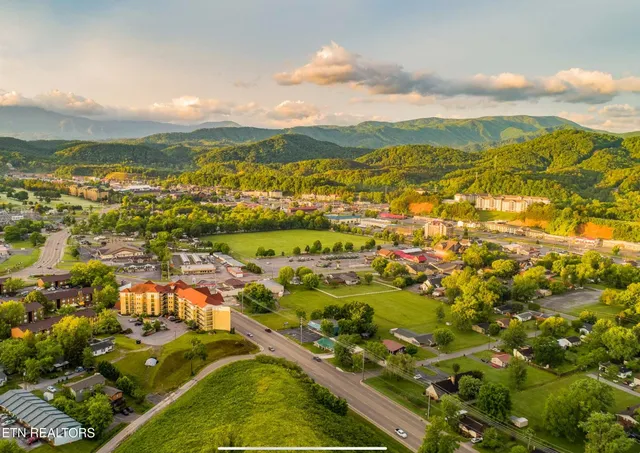 $205,000 | 225 Collier Drive, Unit 2405, Sevierville, TN 37862