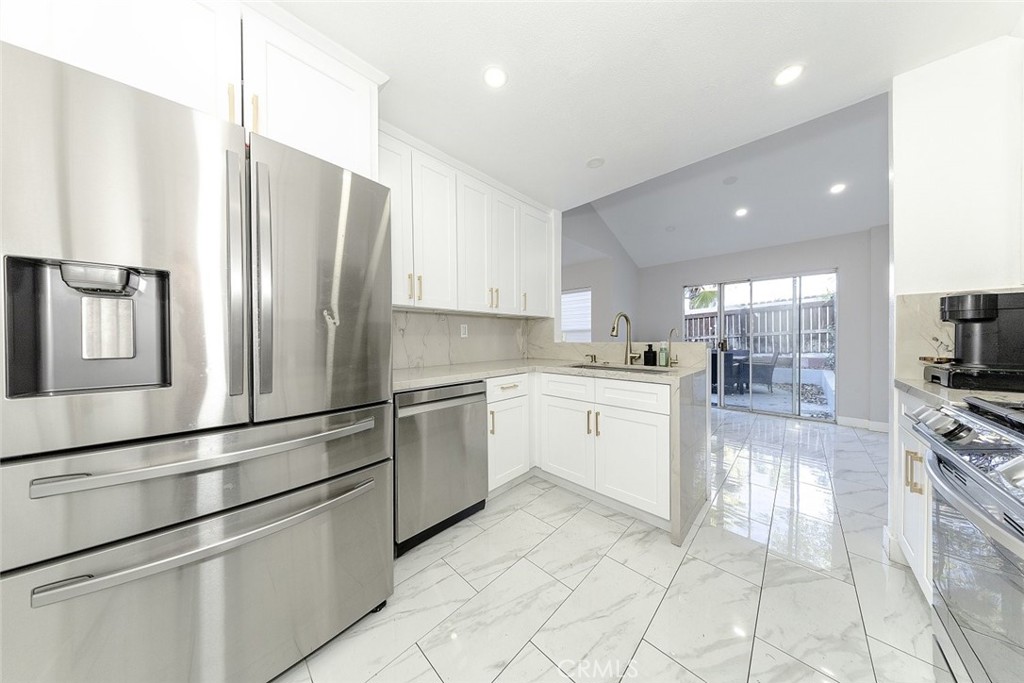 12367 Stonegate Road Pacoima, CA 91331 - Photo 13 of 34