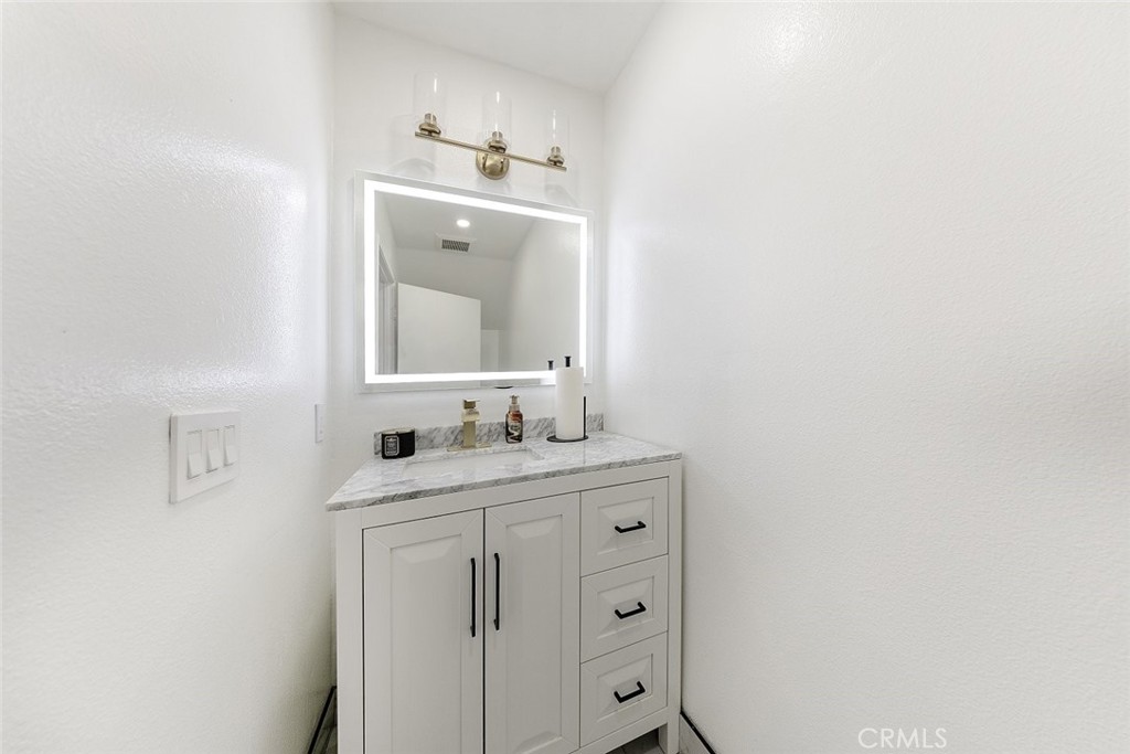 12367 Stonegate Road Pacoima, CA 91331 - Photo 15 of 34