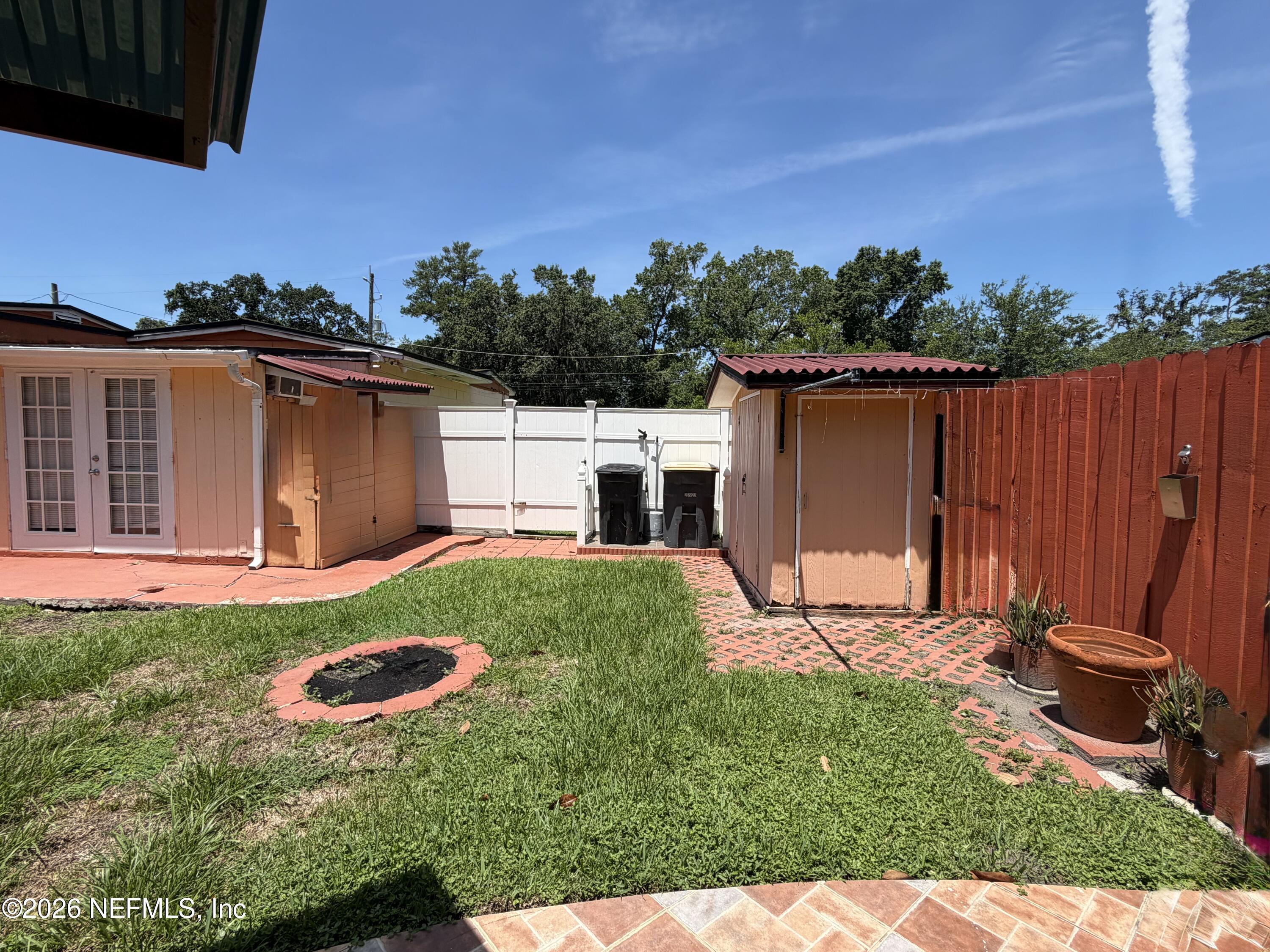 4127 Springwood Road Jacksonville, FL 32207 - Photo 62 of 63 a view of a backyard with a garden