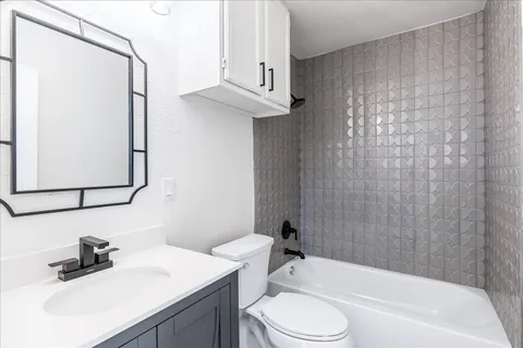 $1,099,000 | 5203 Cueva Drive, Austin, TX 78738