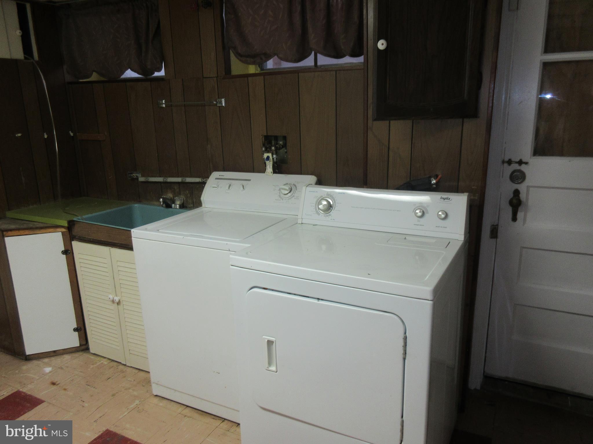 1356 Deanwood Road Baltimore, MD 21234 - Photo 14 of 30 LAUNDRY
