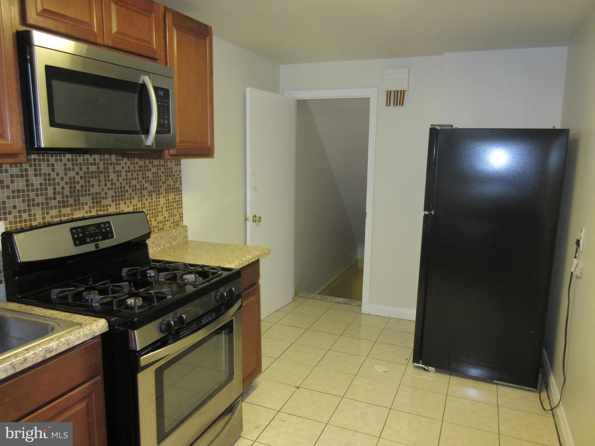 1356 Deanwood Road Baltimore, MD 21234 - Photo 21 of 30 kitchen