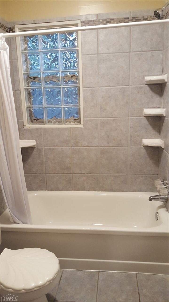705 Pointe Tremble Road Algonac, MI 48001 - Photo 17 of 19 31292741-16.JPG