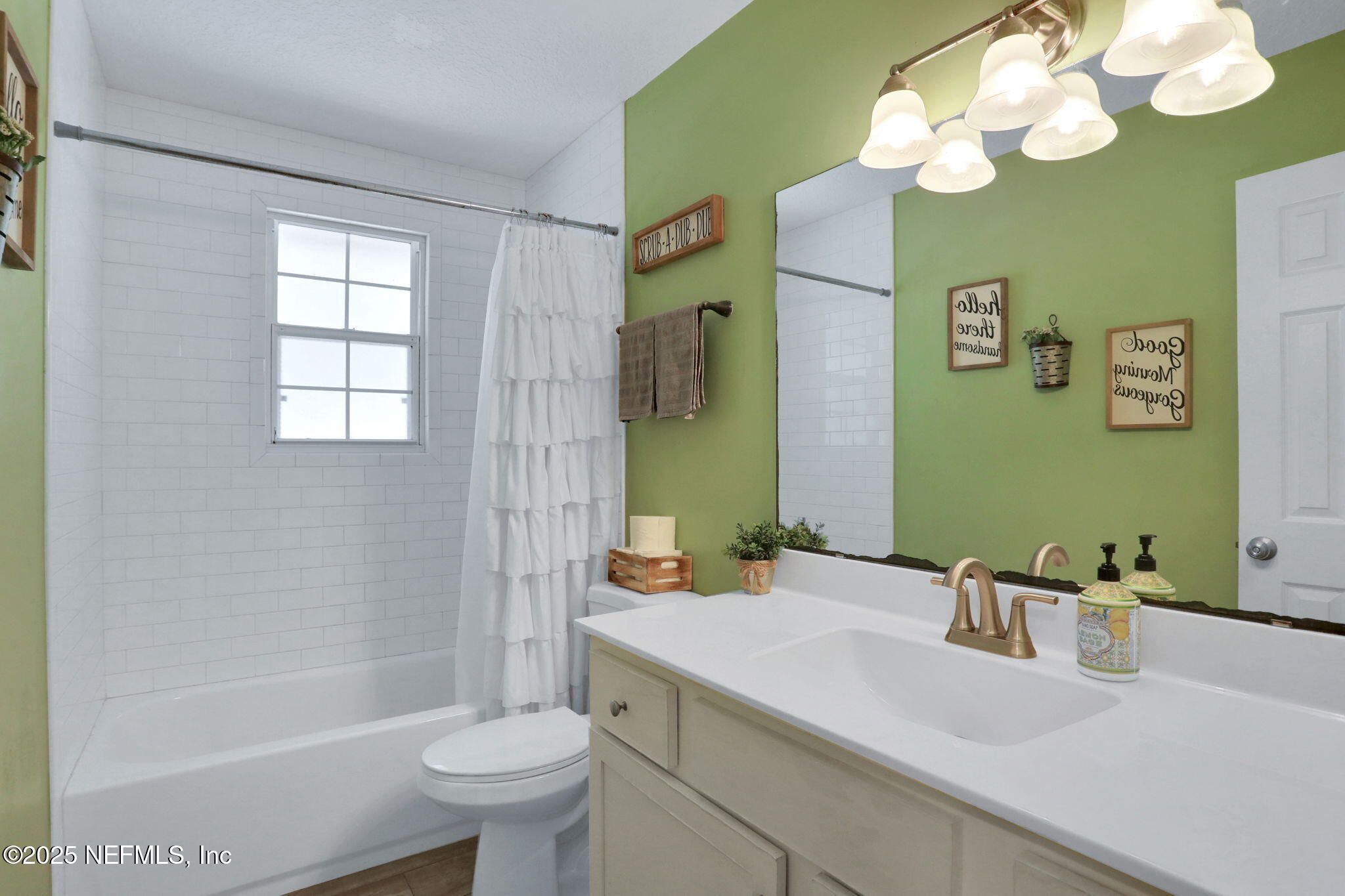 4268 Chokeberry Road Middleburg, FL 32068 - Photo 16 of 31 Guest Bathroom