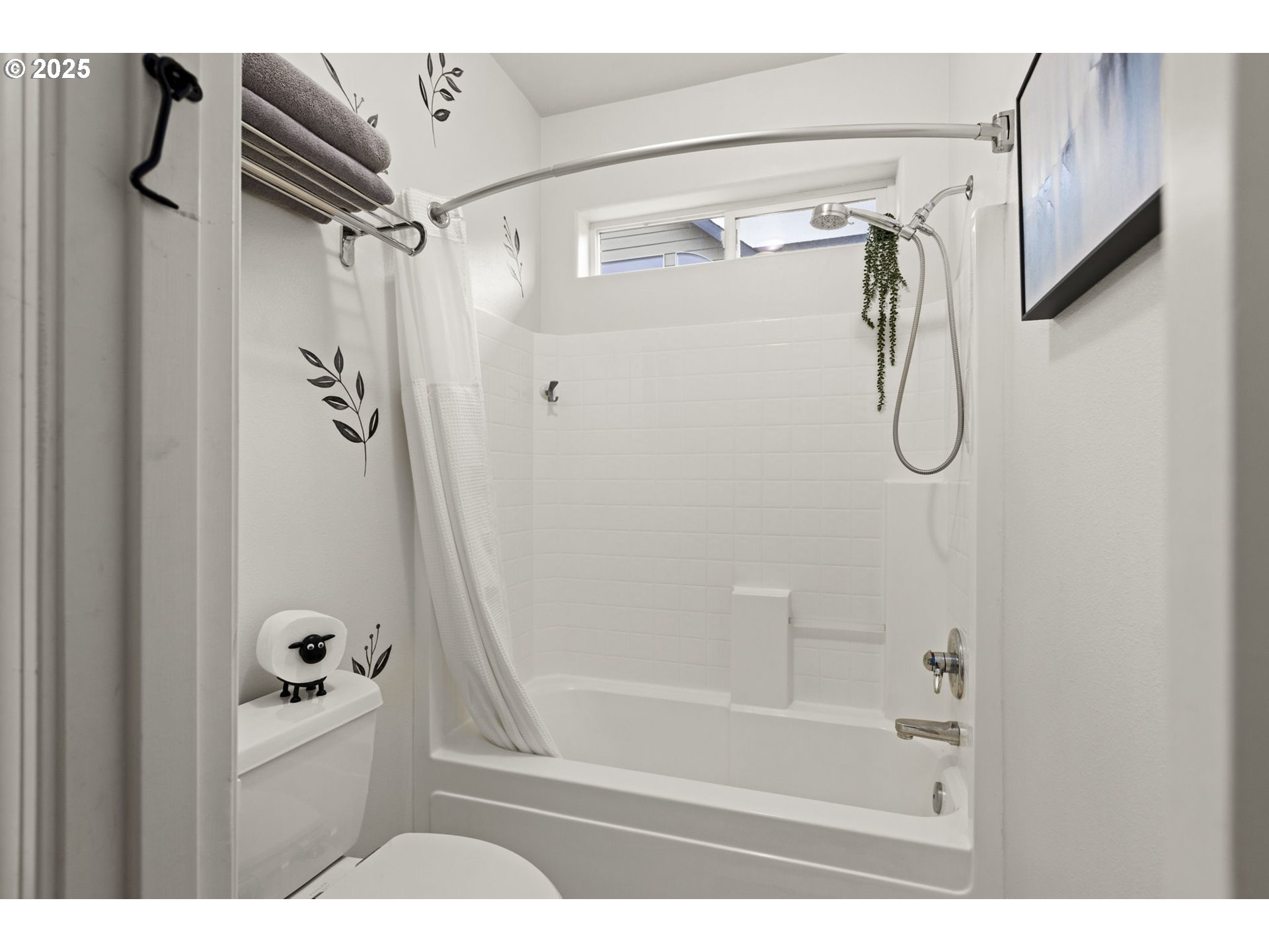 1249 Southeast Williams Avenue Gresham, OR 97080 - Photo 29 of 38 a bathroom with a shower and a bath tub