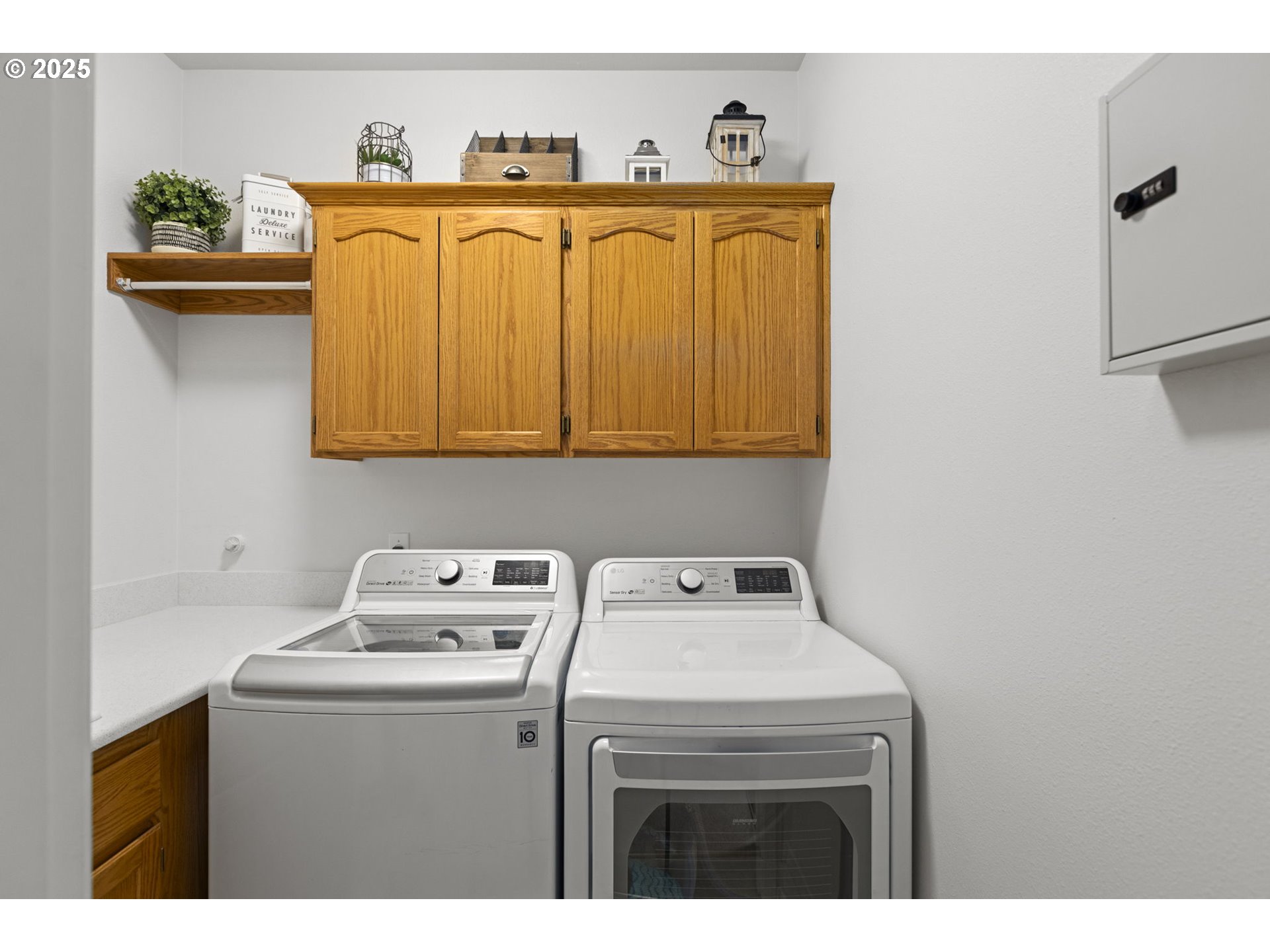 1249 Southeast Williams Avenue Gresham, OR 97080 - Photo 30 of 38 a utility room with dryer and washer