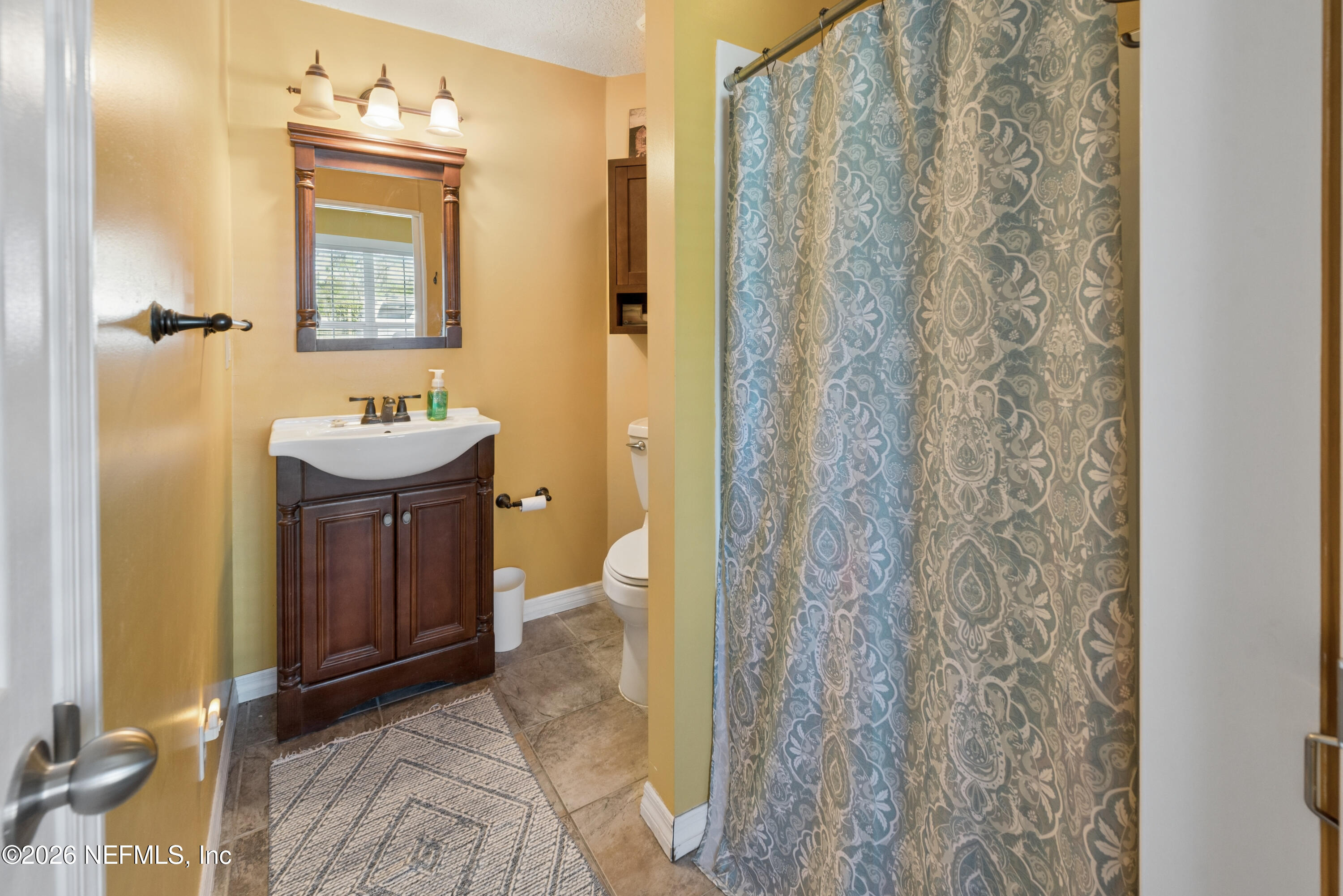 7932 Southwest County Road 18 Hampton, FL 32044 - Photo 15 of 39 a bathroom with a sink a toilet and shower