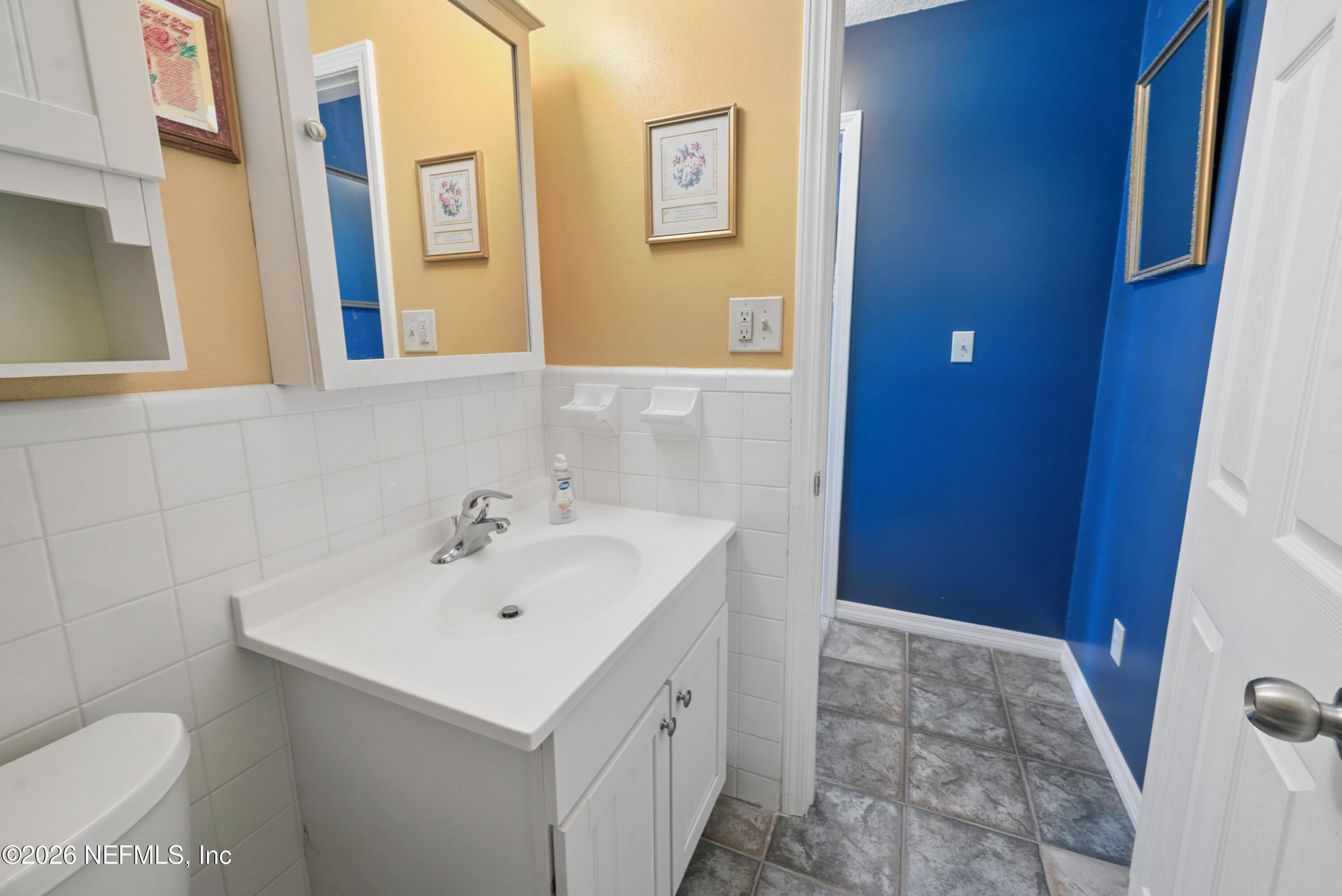 7932 Southwest County Road 18 Hampton, FL 32044 - Photo 39 of 39 a bathroom with a sink and a toilet