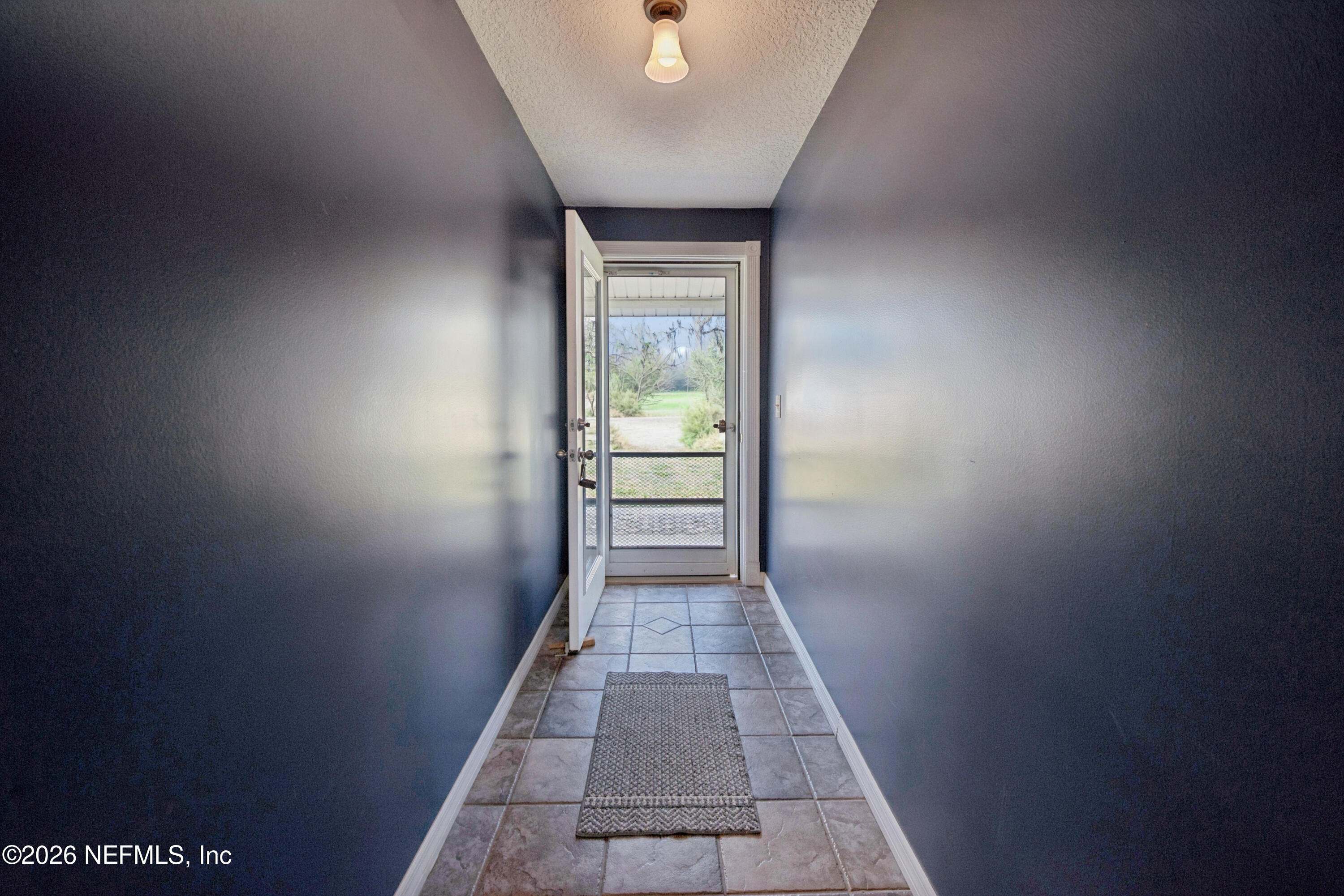 7932 Southwest County Road 18 Hampton, FL 32044 - Photo 7 of 39 a view of entryway