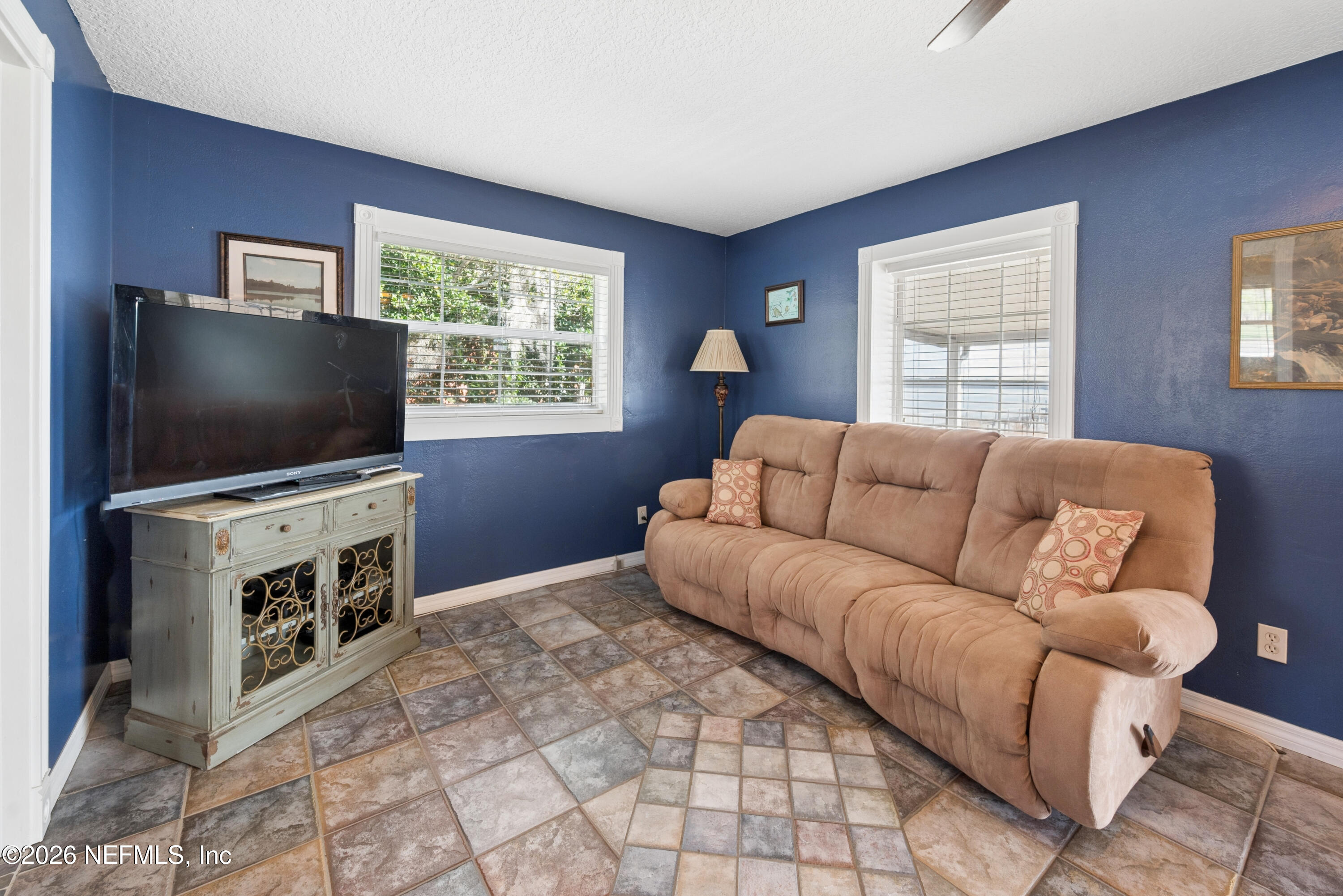 7932 Southwest County Road 18 Hampton, FL 32044 - Photo 10 of 39 a living room with furniture and a flat screen tv