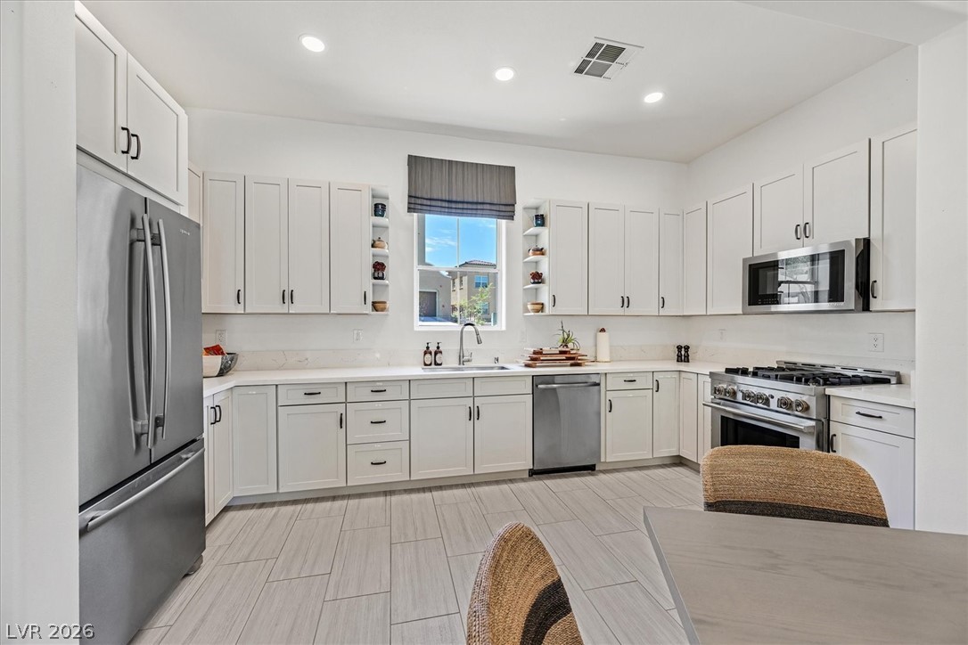 2555 Hampton Road, Unit 11203 Henderson, NV 89052 - Photo 40 of 50 Clubhouse Kitchen