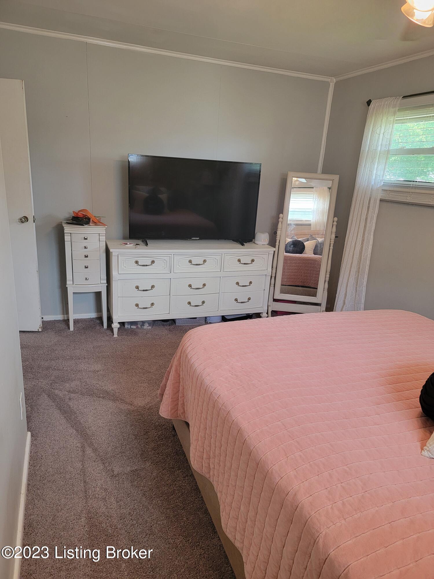 311 Redding Road Louisville, KY 40218 - Photo 21 of 35 20230610_111853