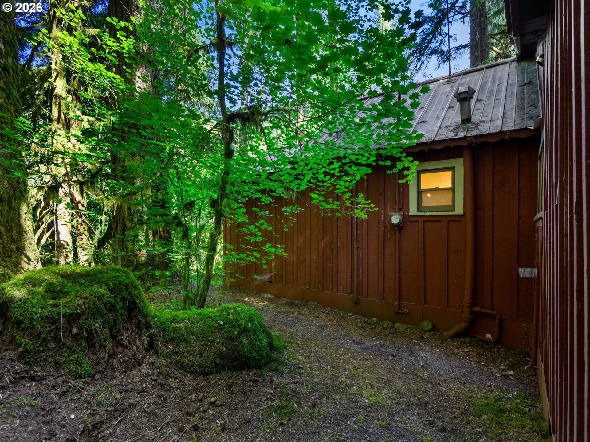 26811 East Road 15 Rhododendron, OR 97049 - Photo 27 of 47 a view of a backyard of the house