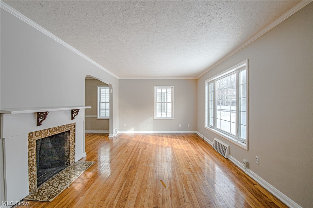 3685 Woodridge Road Cleveland, OH 44121 - Photo 4 of 25