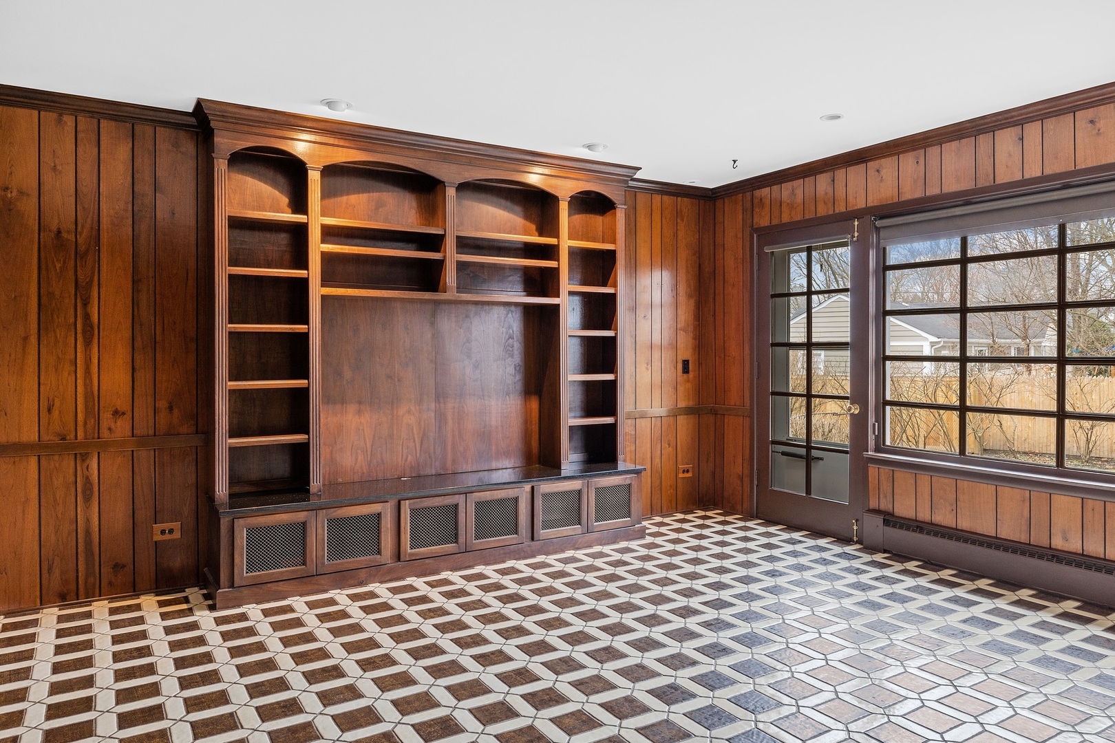 921 Pontiac Road Wilmette, IL 60091 - Photo 15 of 40 a bedroom with a bed and a window