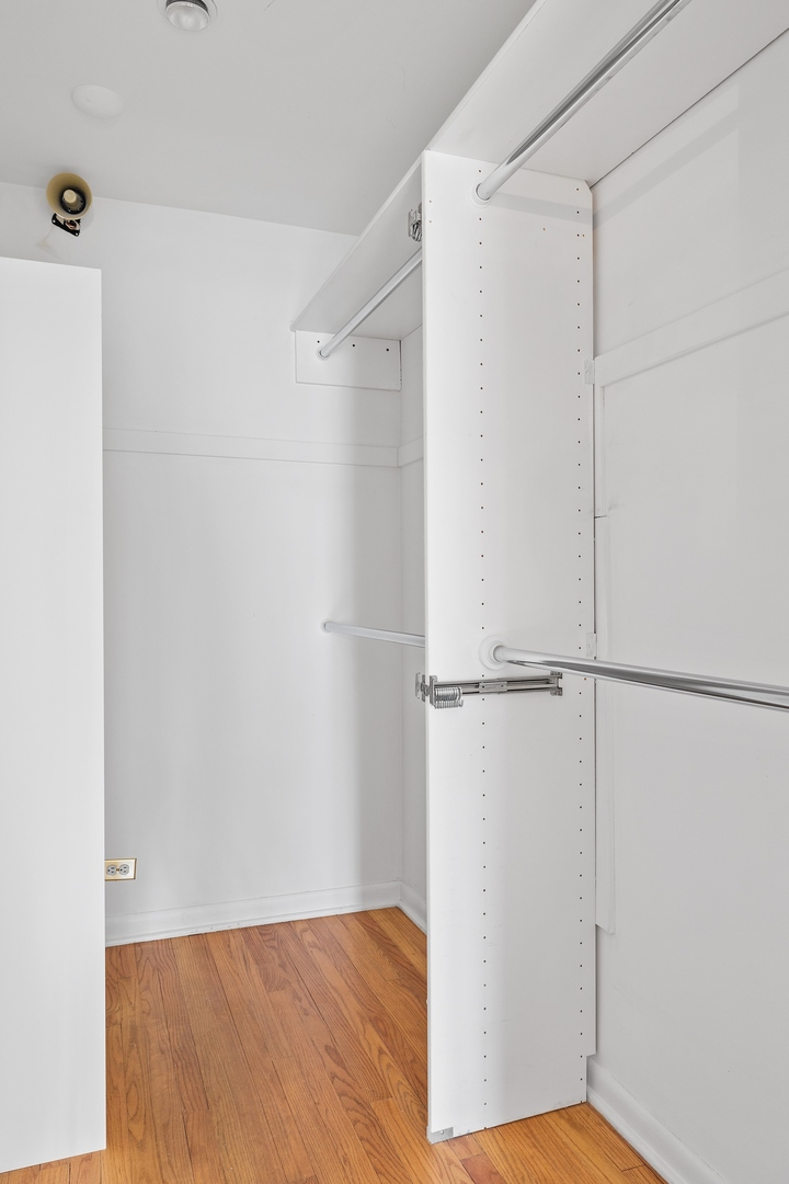 921 Pontiac Road Wilmette, IL 60091 - Photo 22 of 40 a view of an empty walk in closet