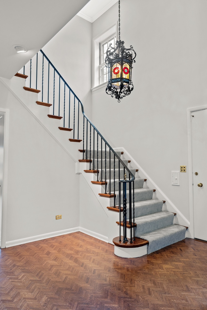 921 Pontiac Road Wilmette, IL 60091 - Photo 4 of 40 a view of entryway and hall