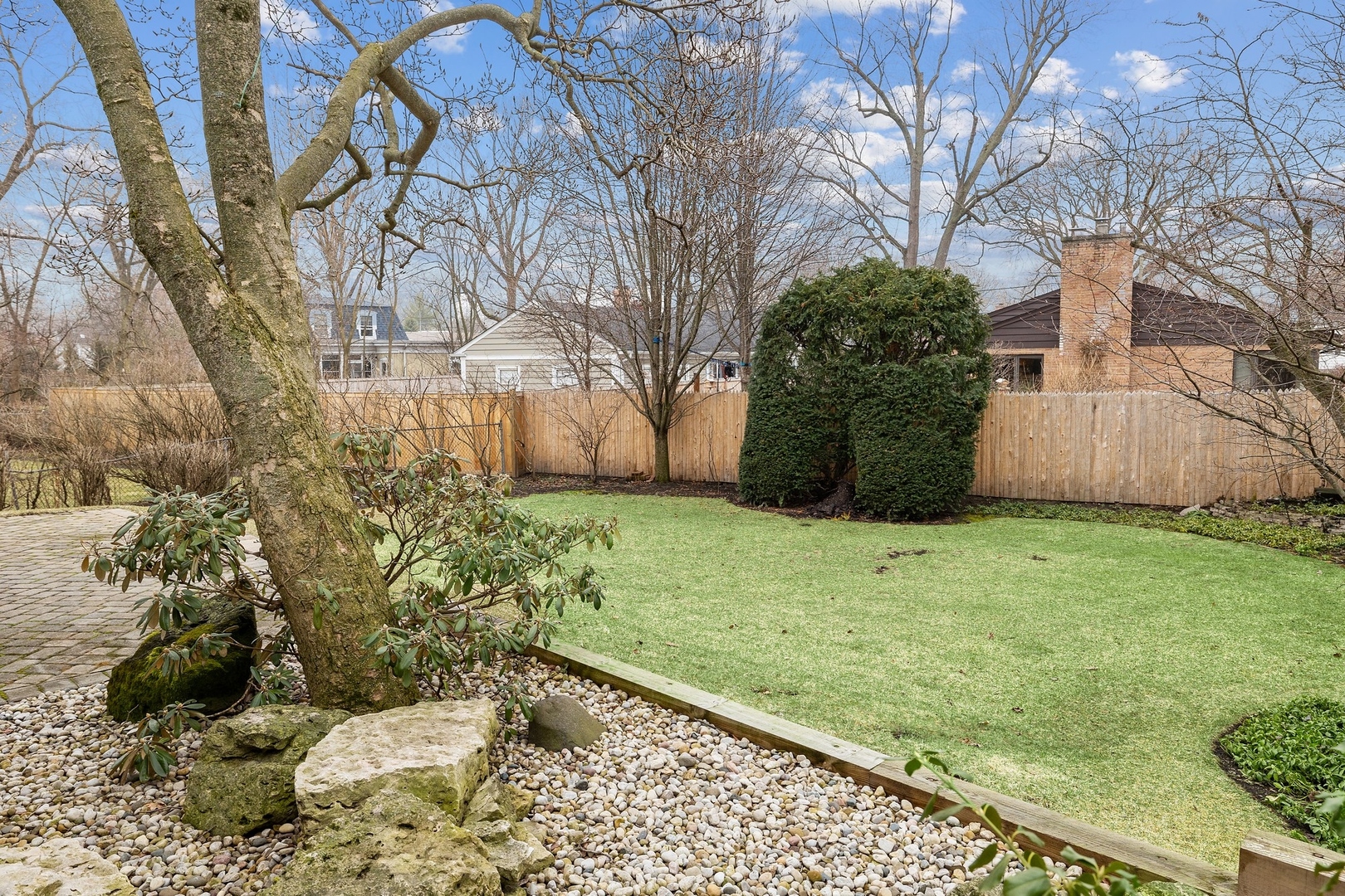 921 Pontiac Road Wilmette, IL 60091 - Photo 33 of 40 a view of a backyard of the house