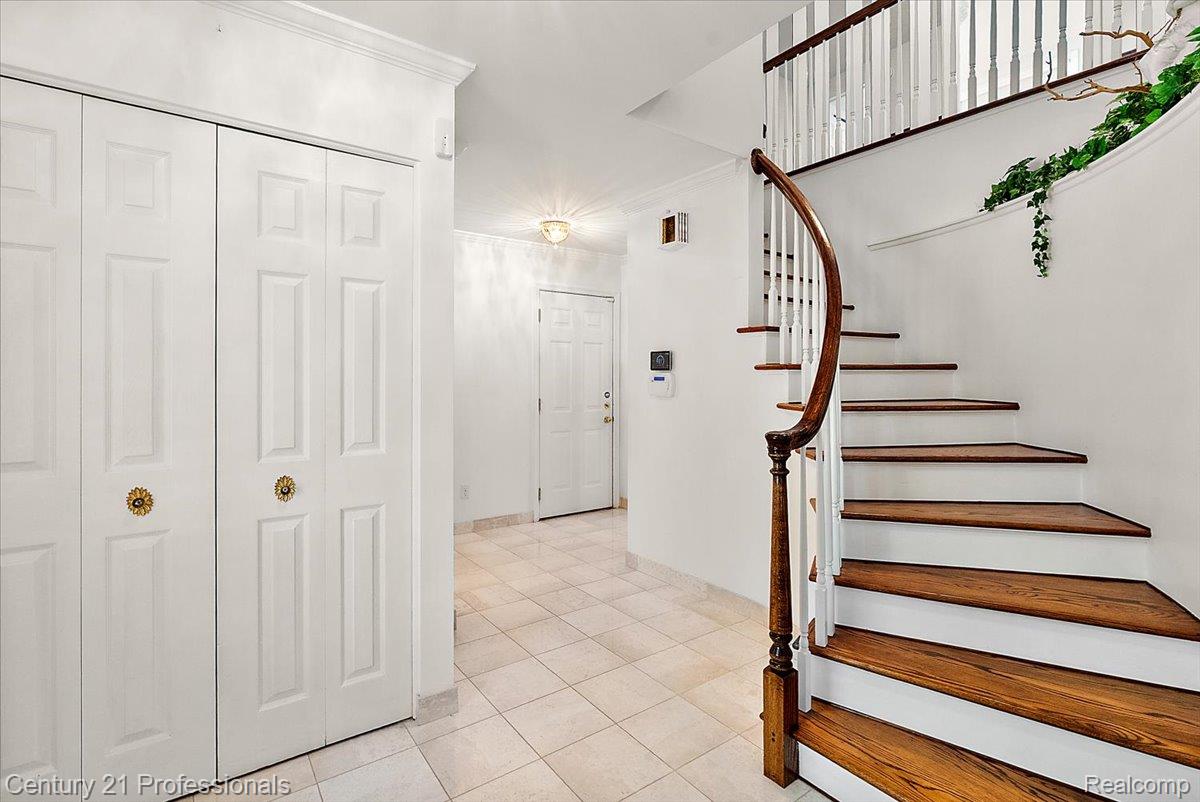633 Foxhall Road Bloomfield Hills, MI 48304 - Photo 22 of 61 22-633 Foxhall -22.jpg
