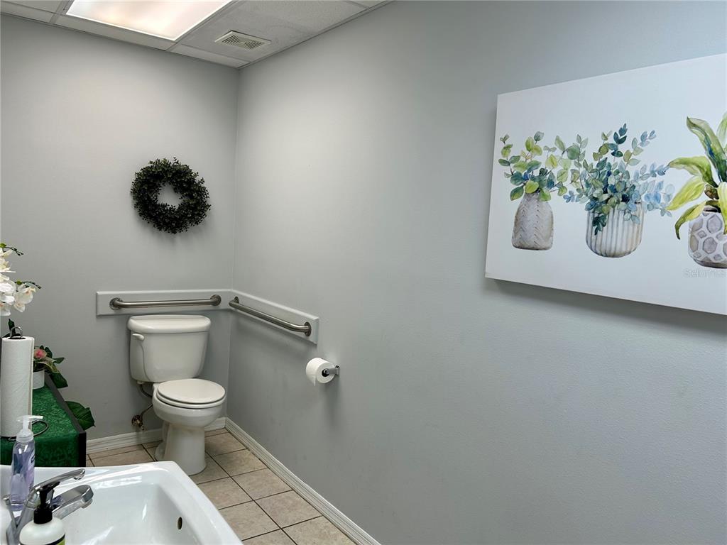 208 West Main Street Wauchula, FL 33873 - Photo 26 of 36 a bathroom with a toilet and a sink