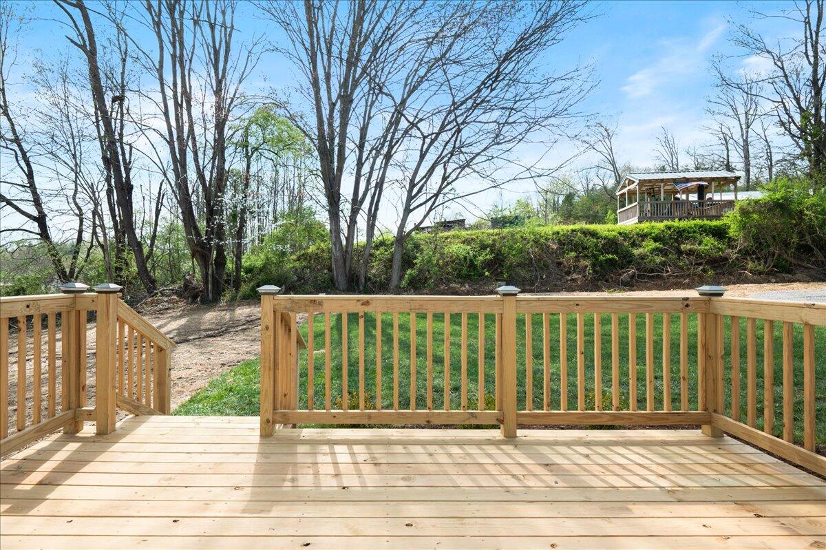 1234 Lloyd Hollow Road Corbin, KY 40701 - Photo 30 of 35 33-Side Patio