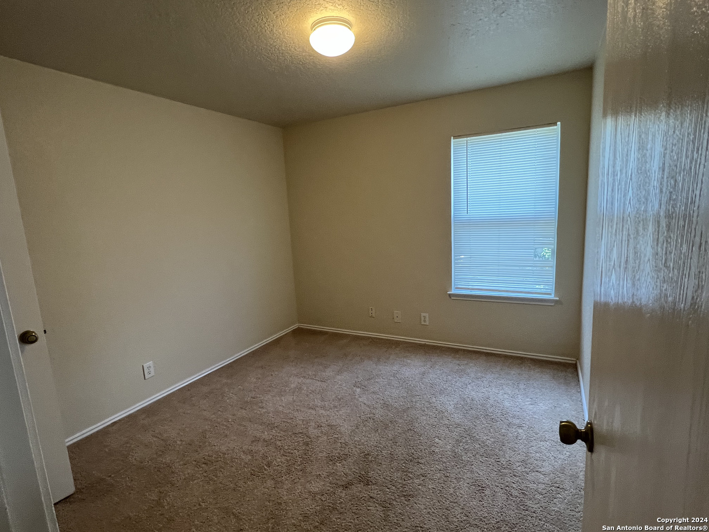 10118 Figaro San Antonio, TX 78260 - Photo 8 of 20 an empty room with a window